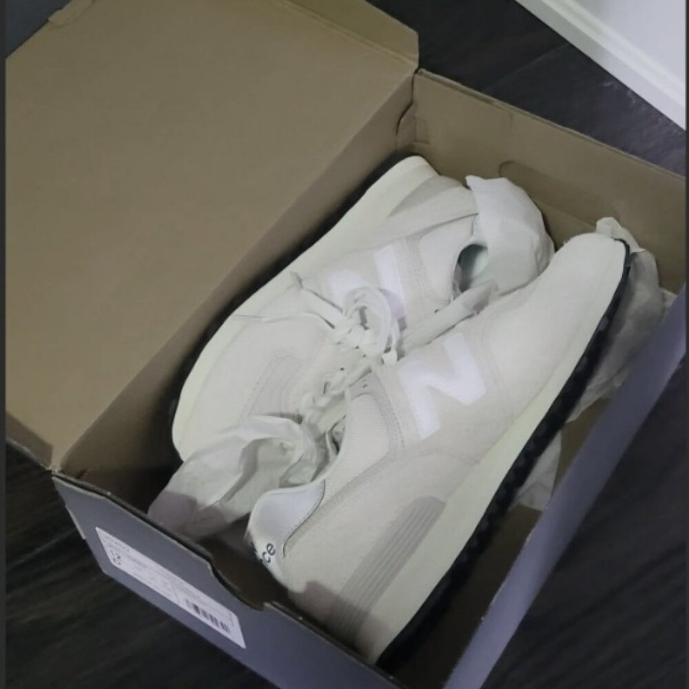 New Balance sneakers NWT/BOX **rare**